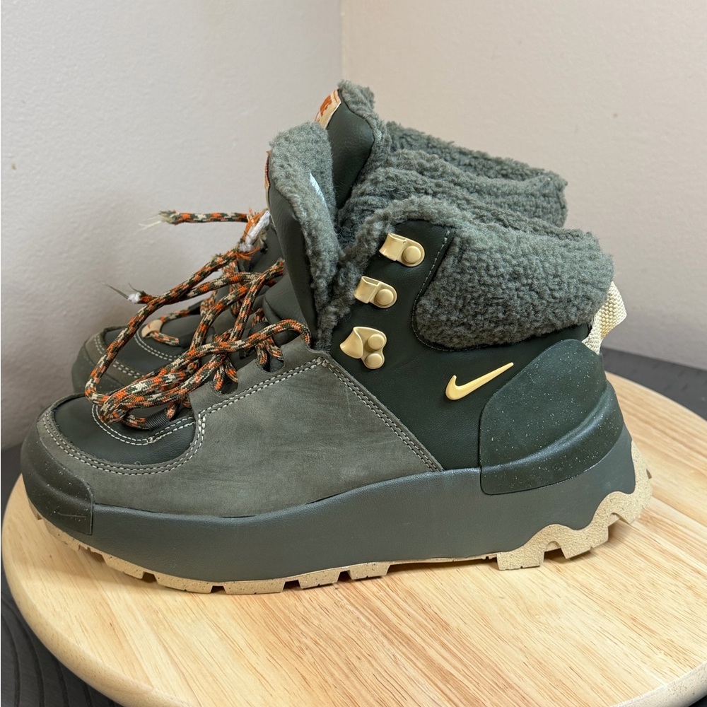 Nike women’s City Classic Premium Waterproof Boots - Picture 5 of 11